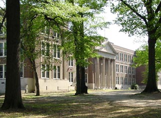 Memphis Technical High School - Memphis Tech High School Alumni - This website is dedicated to alumni of Memphis Technical High School. Senior   photos from every Tech yearbook from 1922 to 1987 are posted on this website.